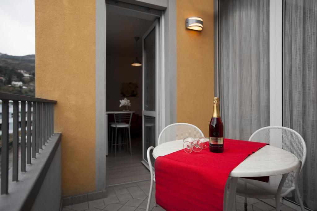 Casa Marco Apartment Torbole Sul Garda Bilik gambar
